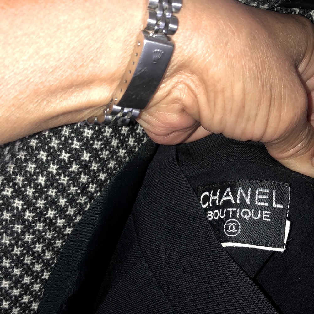 CHANEL BOUTIQUE Skirt Offers Welcome